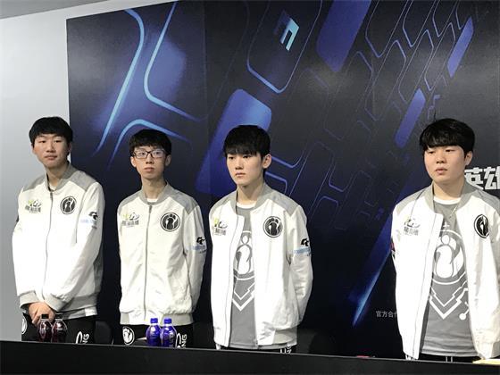 次中陷入僵 次中陷入僵